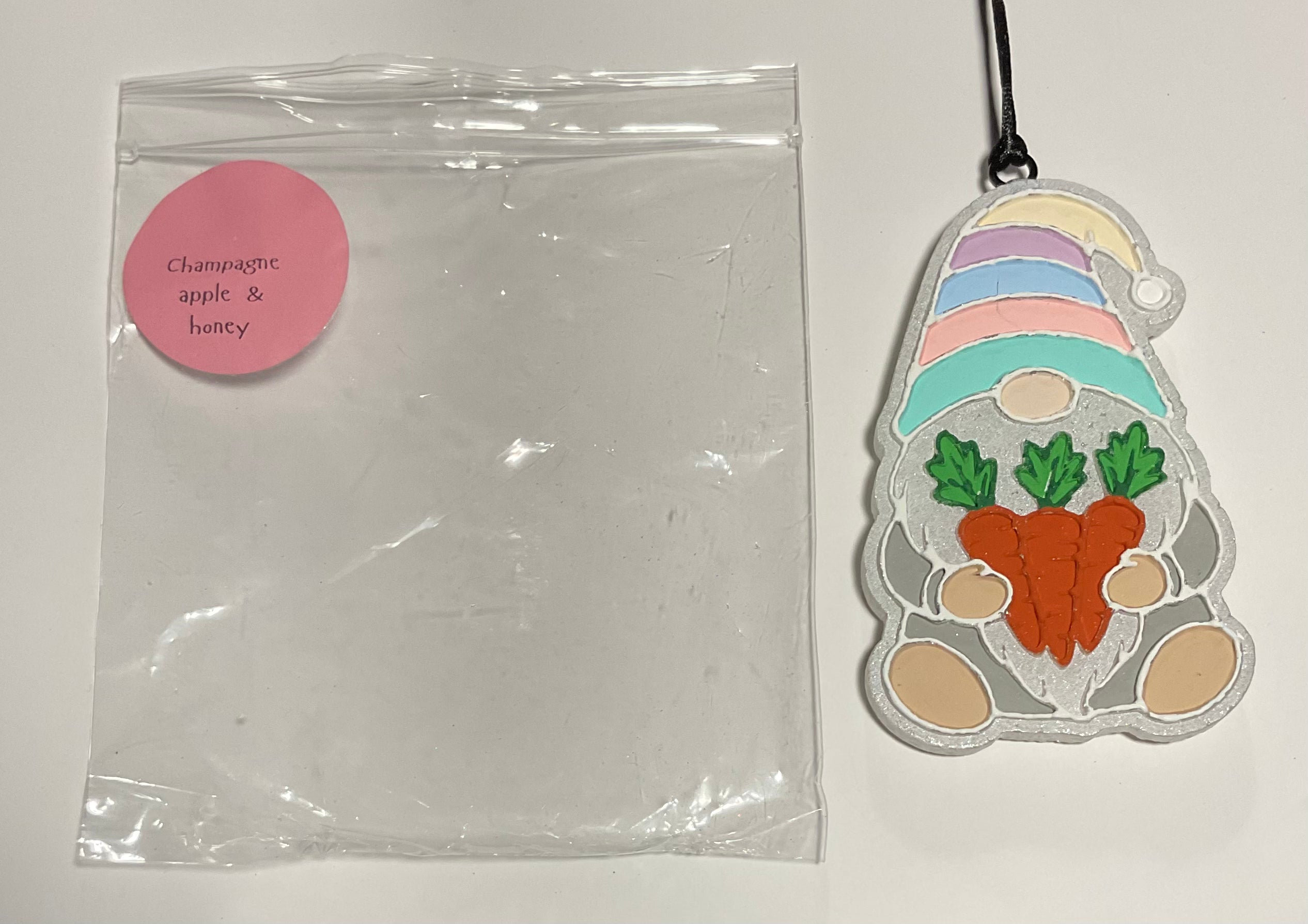 Freshie- Gnome w/ Carrots  - Scent: Champagne apple & honey