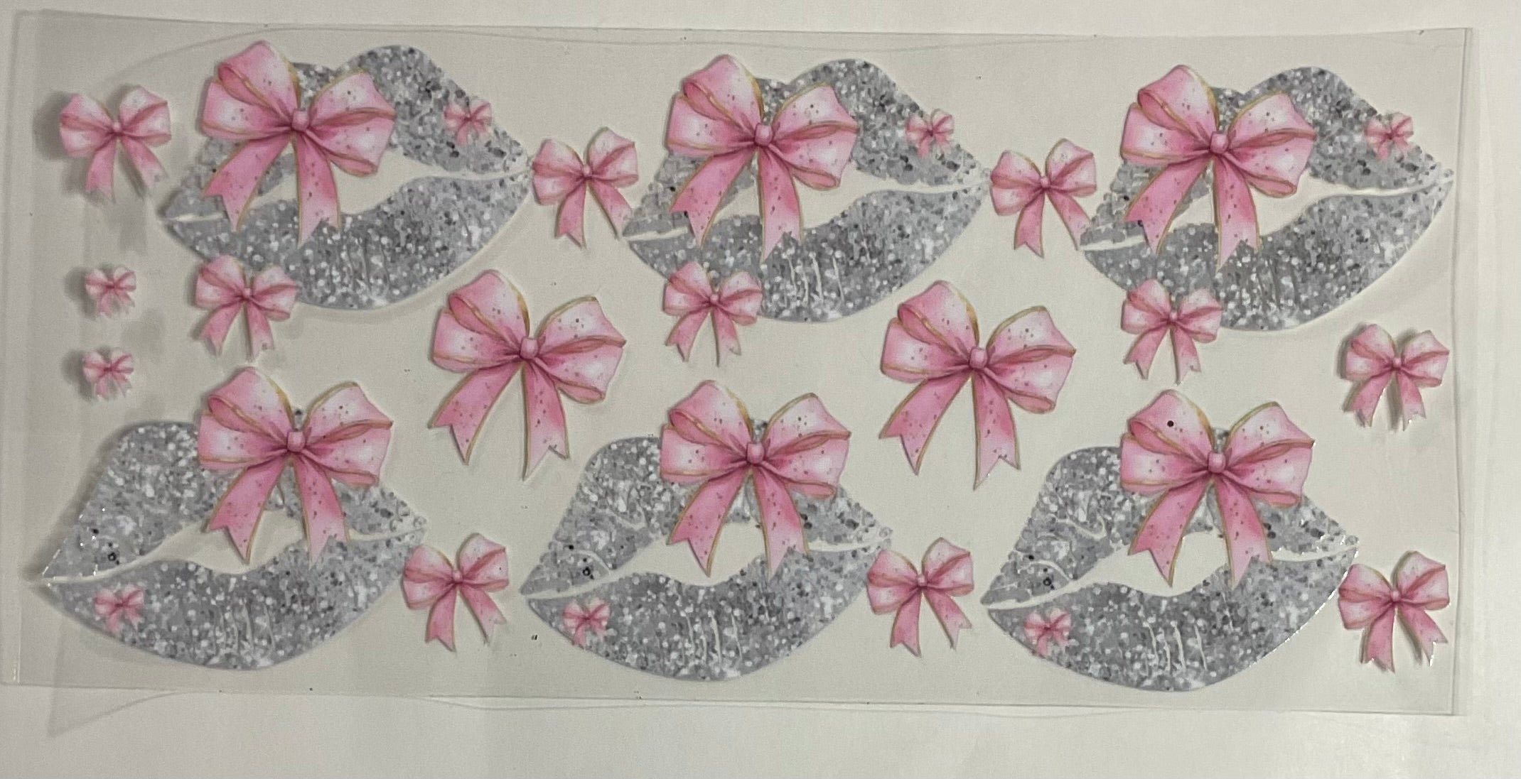 Silver Lips w/ pink bows