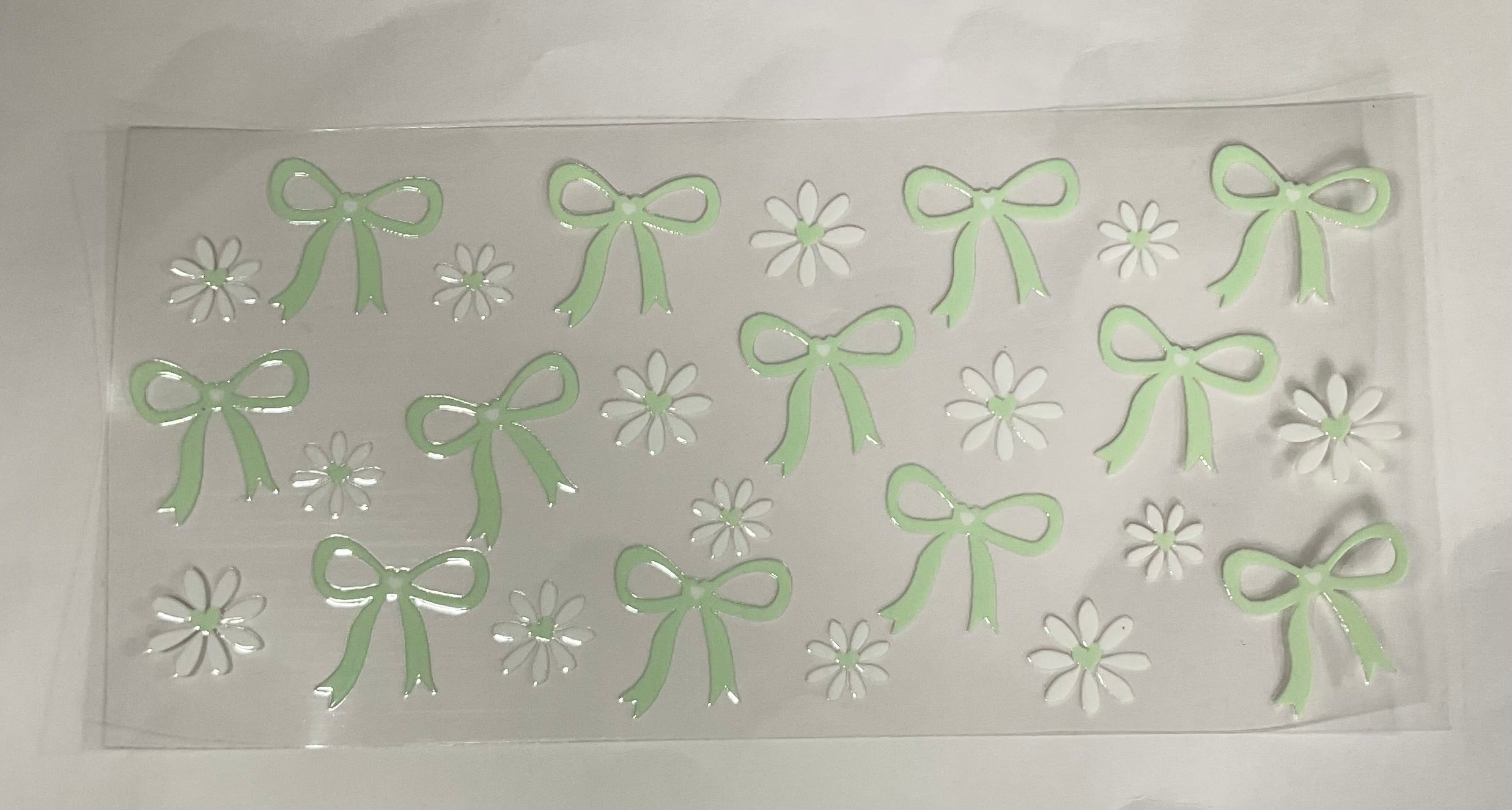 Green Bows w/ daisy