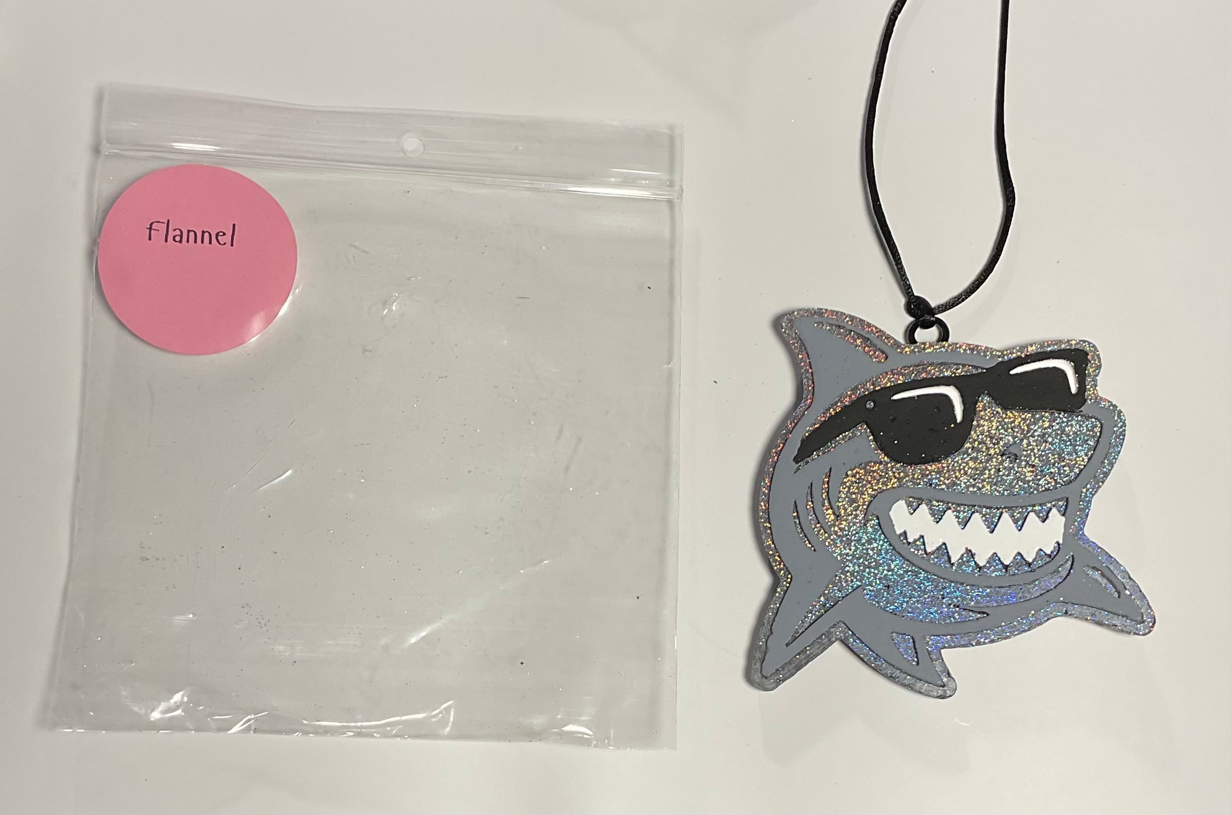 Freshie- Glitter Shark - Scent: Flannel
